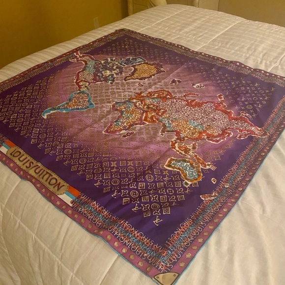 Louis Vuitton Map Square Scarf. - Picture 2 of 2